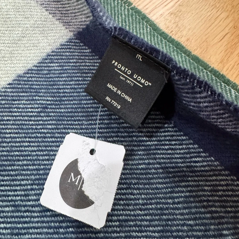 NWT Men’s Scarf Color Black Green Blue‎